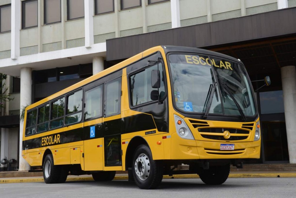 Prefeitura de Pirpirituba entrega três ônibus a comunidade escolar nesta sexta (19).